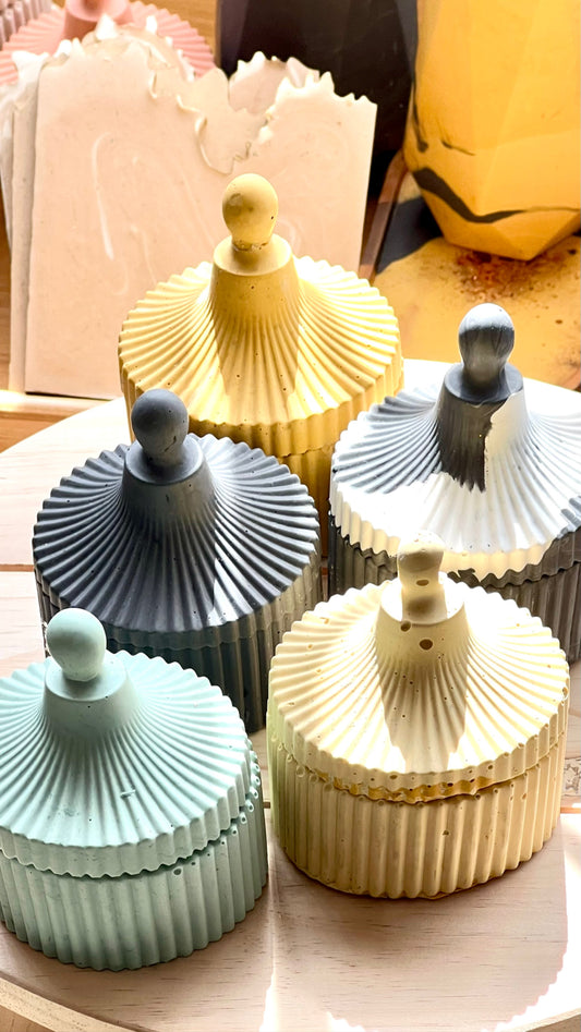 Gypsum cement Trinket box with lid