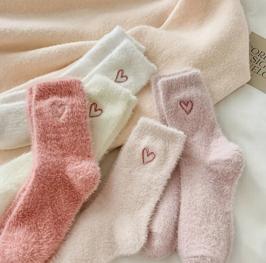 Women’s Cute Heart Embroidery Pattern Floor Socks – Cozy Home Essentials